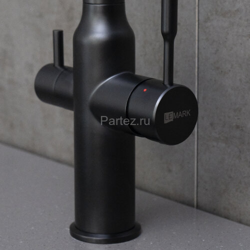 Смеситель Lemark Expert LM5083BL-Black для кухни c гибким изливом, с подключением к фильтру с питьев